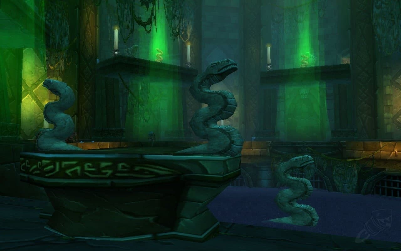 Serpent statues in green light at the Temple of Atal'Hakkar